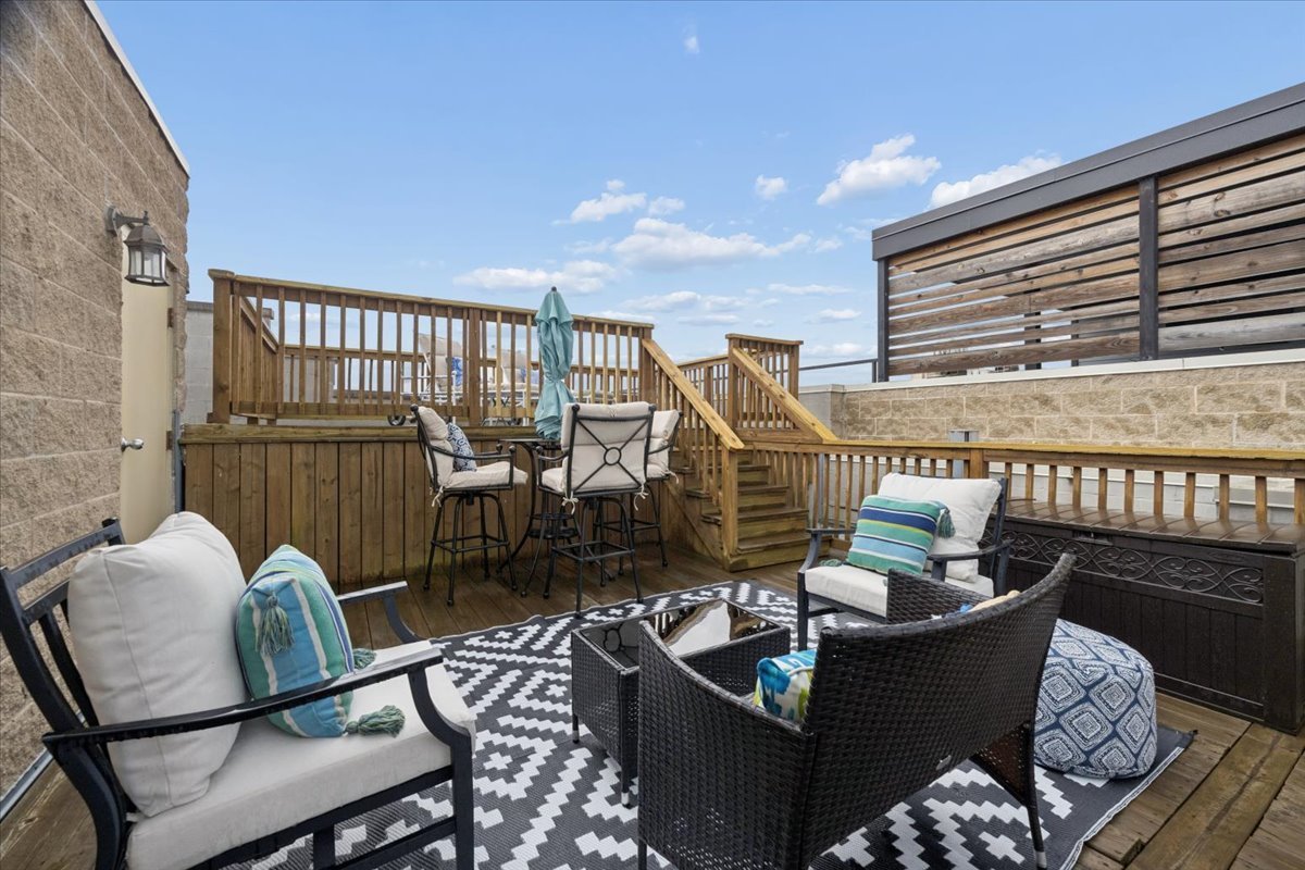 1130 W Diversey Parkway Unit: 4W
