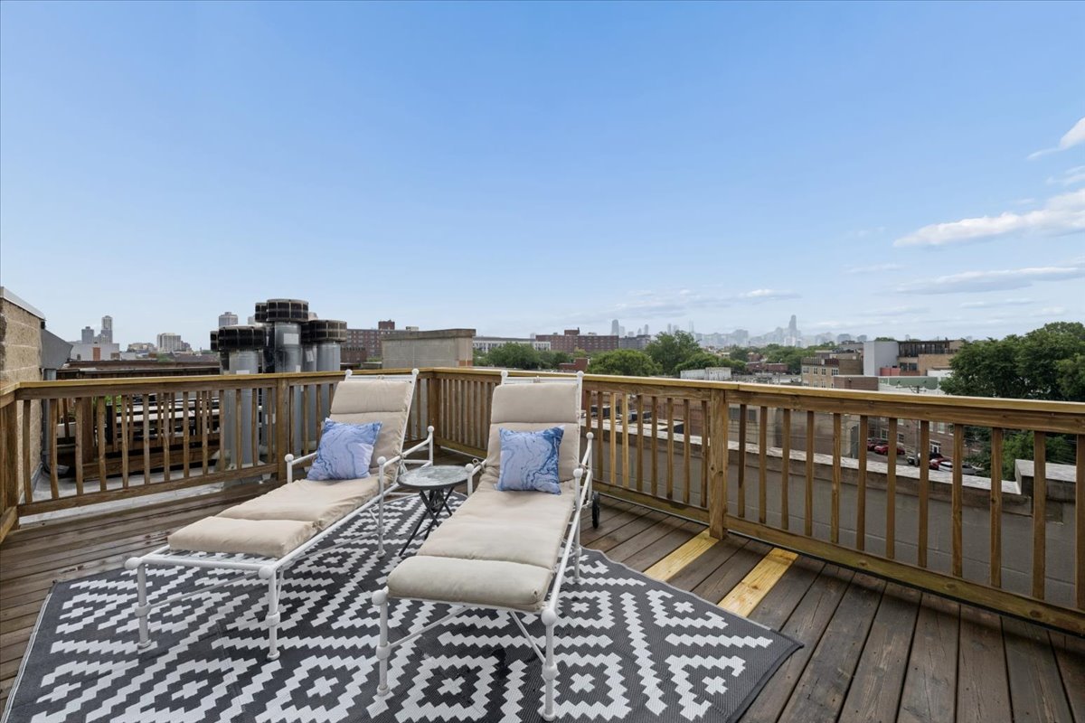 1130 W Diversey Parkway Unit: 4W