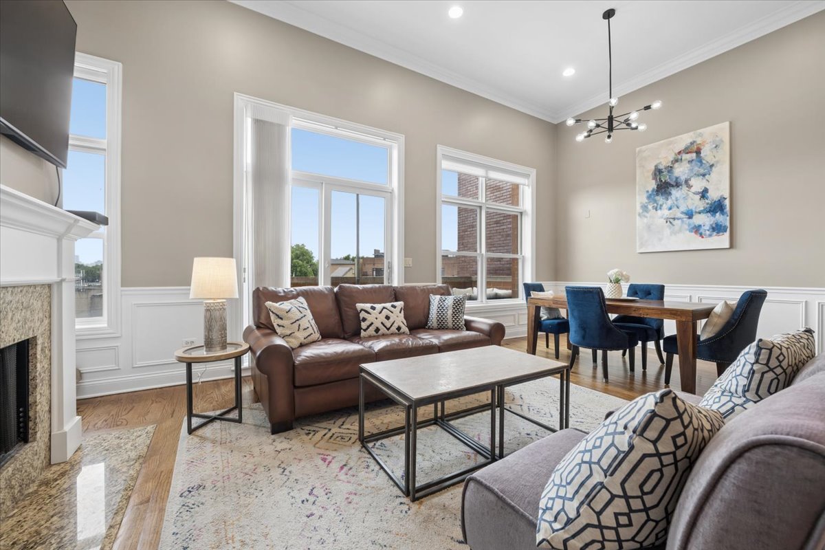 1130 W Diversey Parkway Unit: 4W