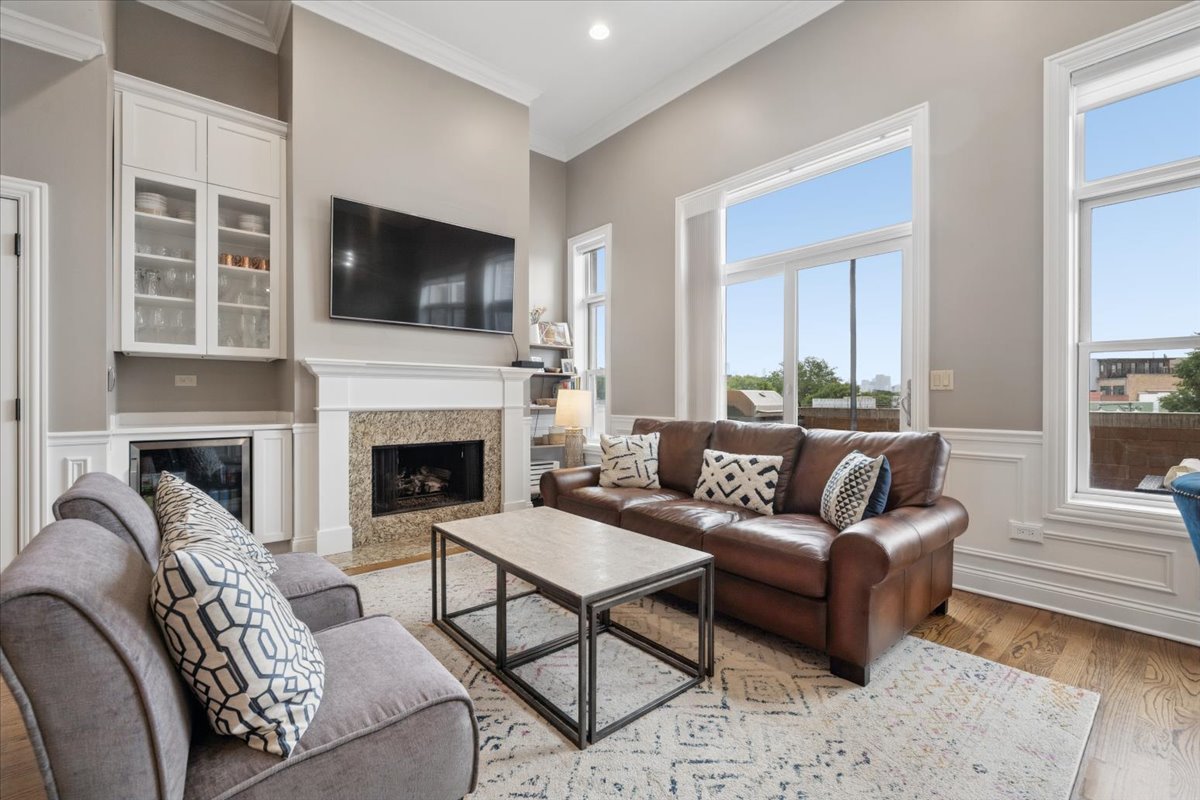 1130 W Diversey Parkway Unit: 4W