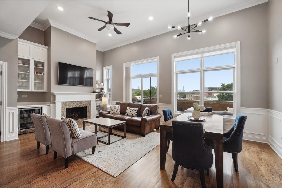 1130 W Diversey Parkway Unit: 4W