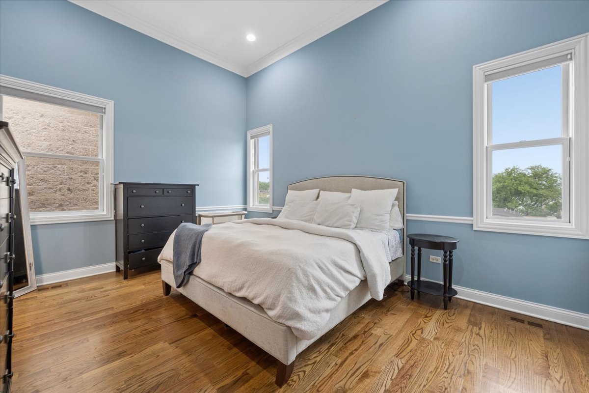 1130 W Diversey Parkway Unit: 4W