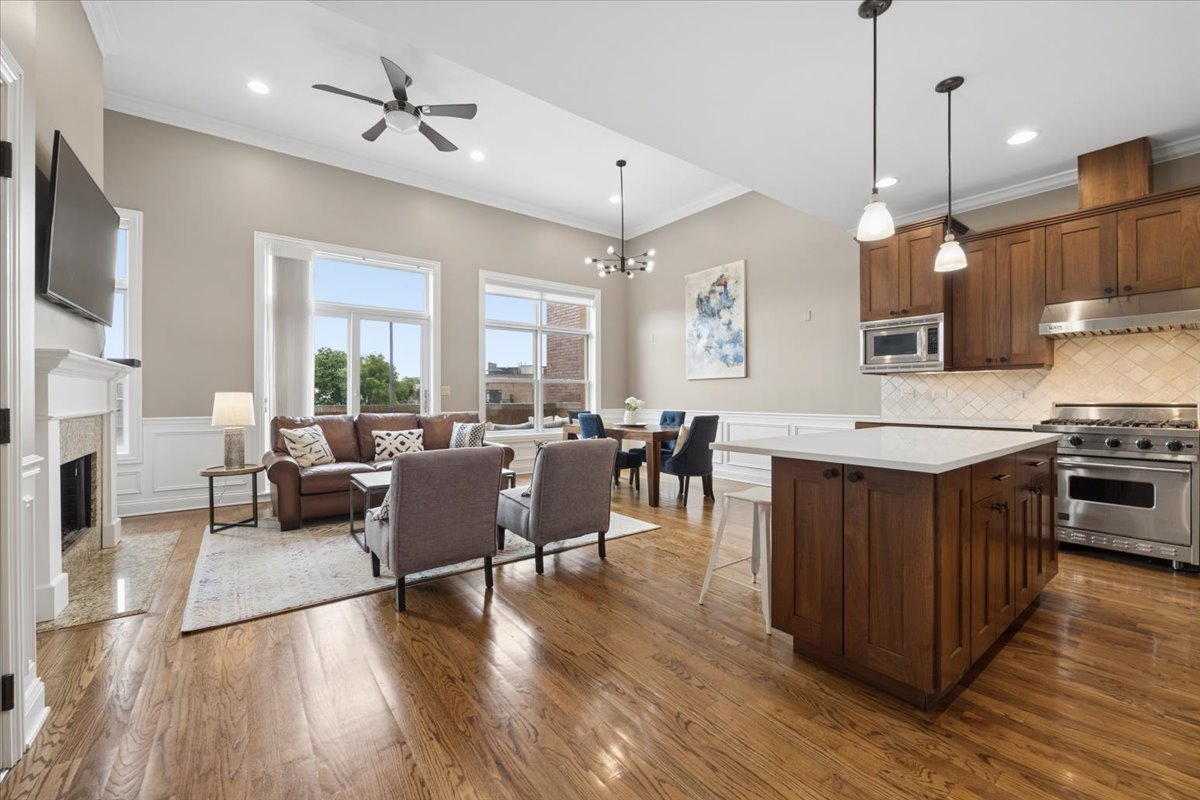1130 W Diversey Parkway Unit: 4W