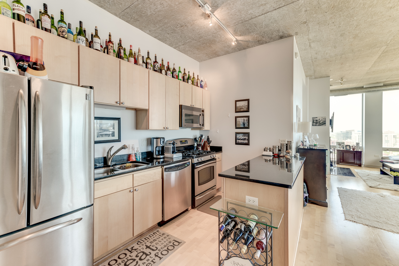 700 N Larrabee Street Unit: 1401