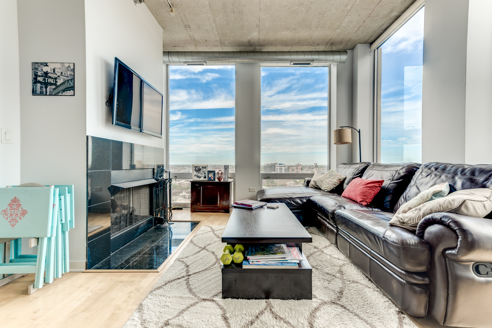 700 N Larrabee Street Unit: 1401