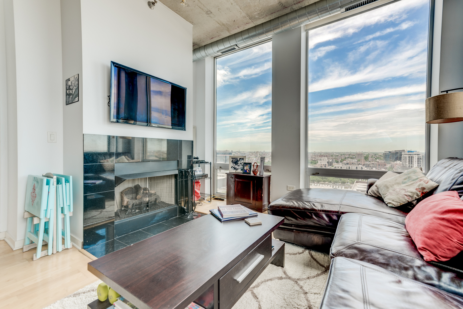 700 N Larrabee Street Unit: 1401