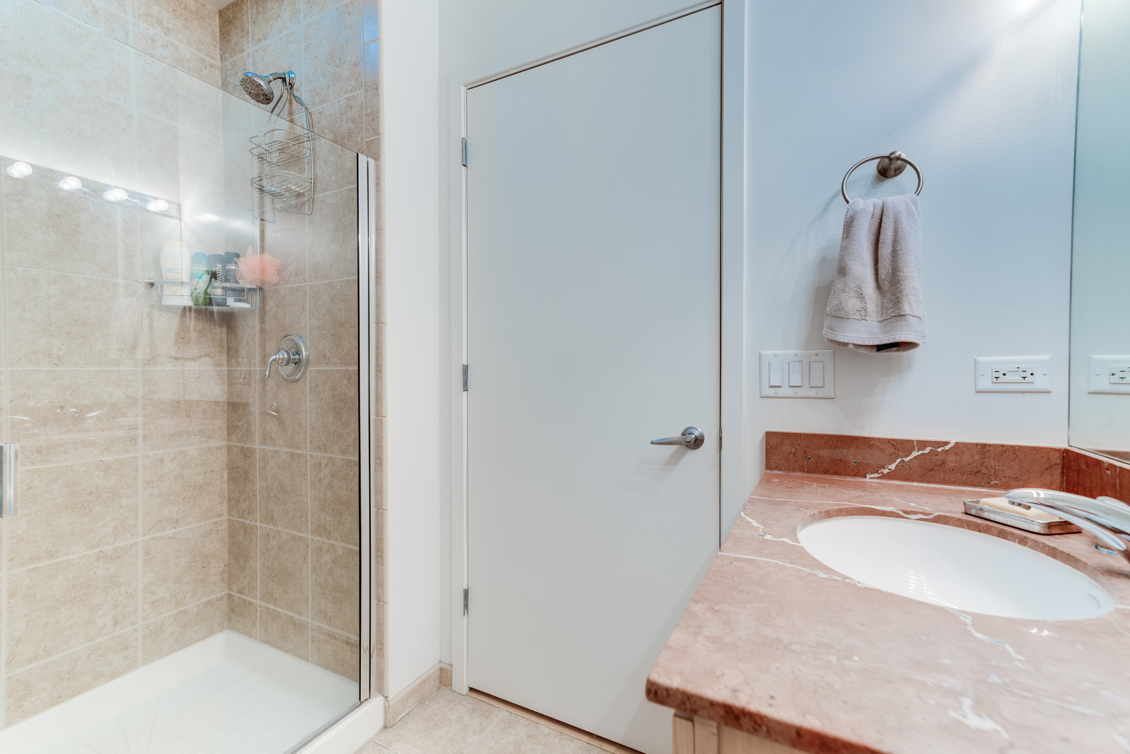 700 N Larrabee Street Unit: 1401