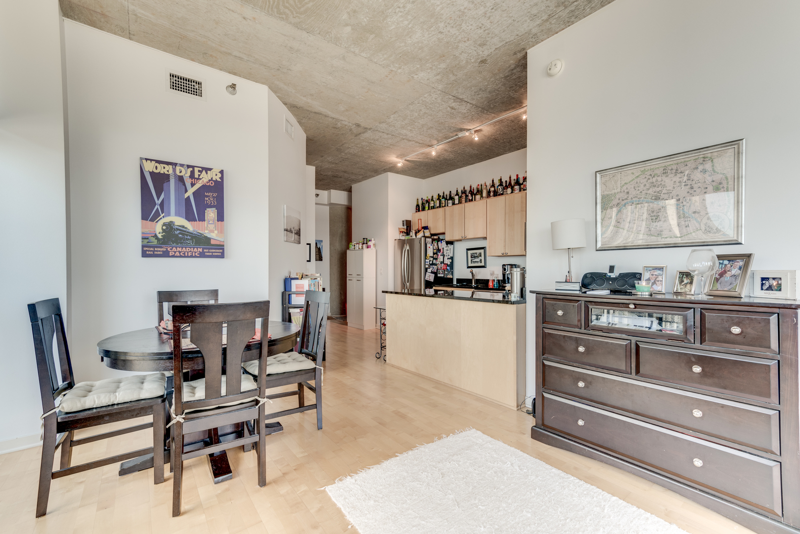 700 N Larrabee Street Unit: 1401