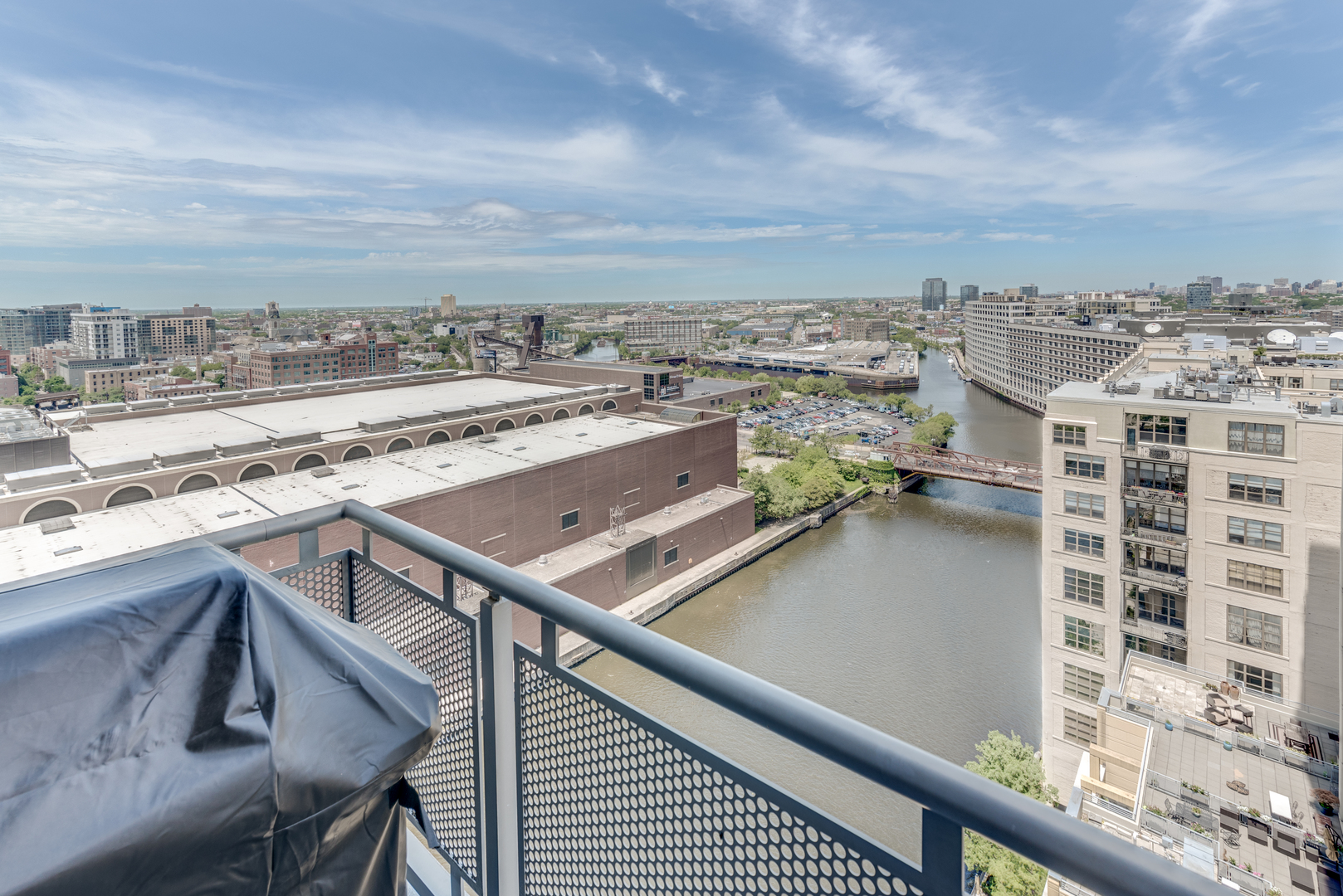 700 N Larrabee Street Unit: 1401