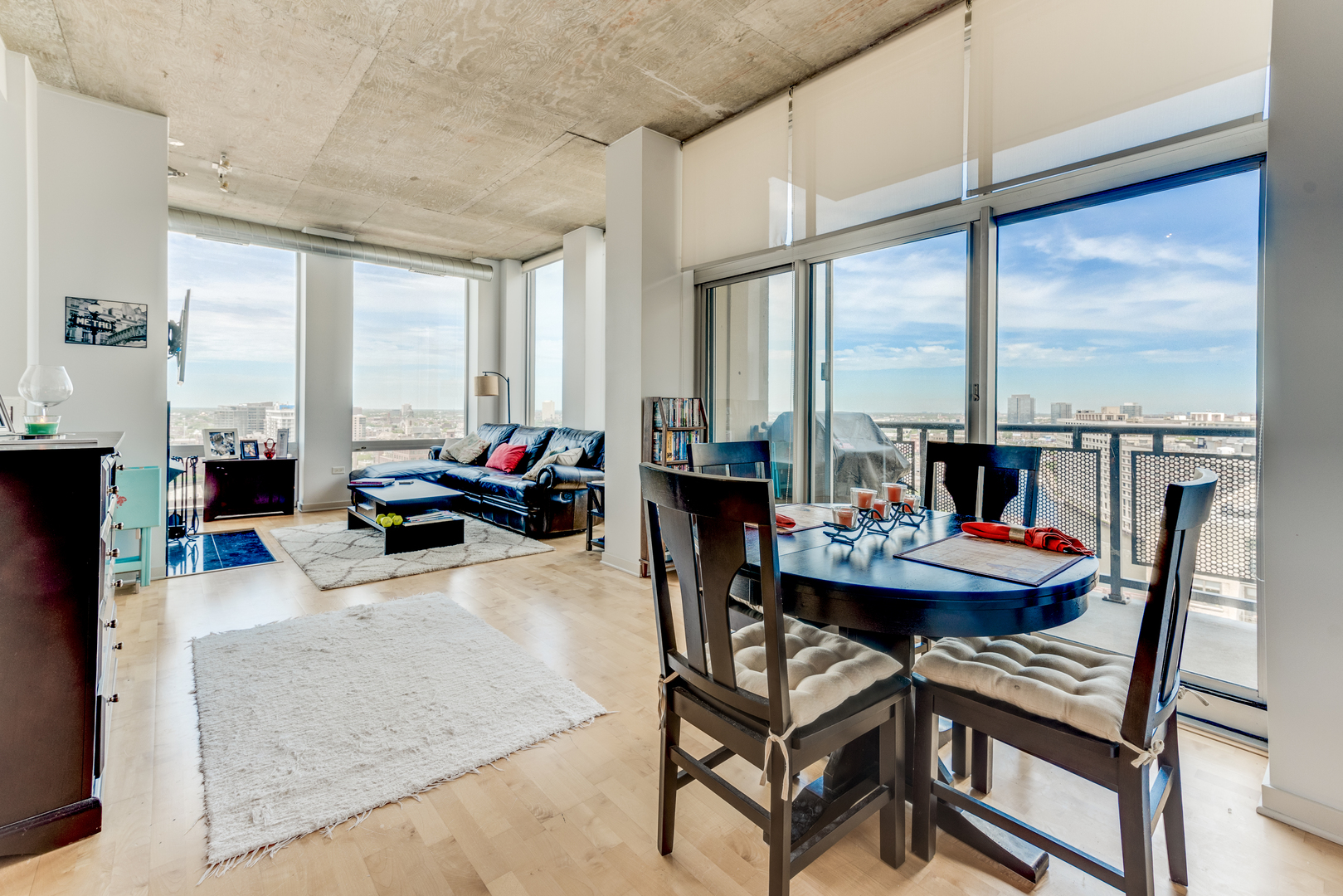 700 N Larrabee Street Unit: 1401