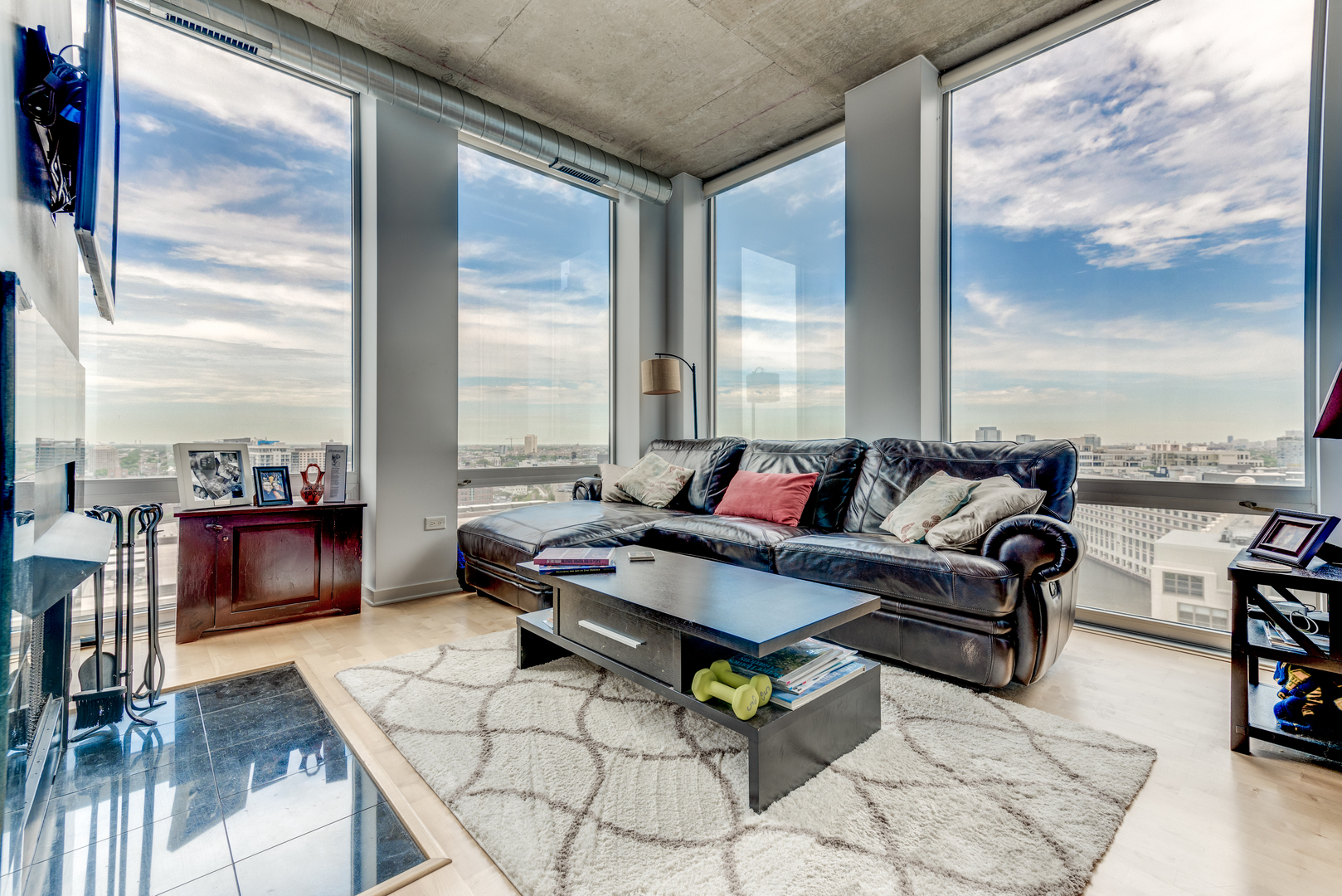 700 N Larrabee Street Unit: 1401