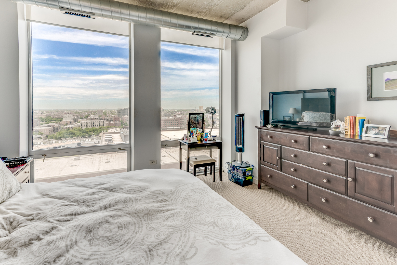 700 N Larrabee Street Unit: 1401