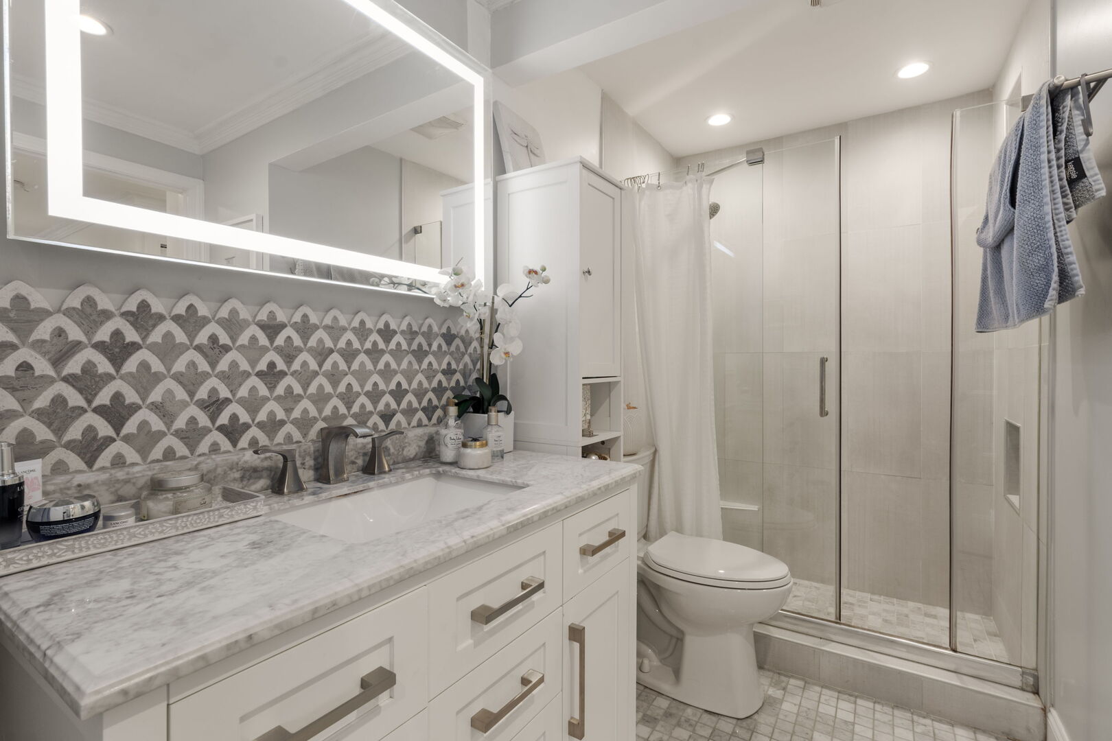 6121 N Sheridan Road Unit: 3A