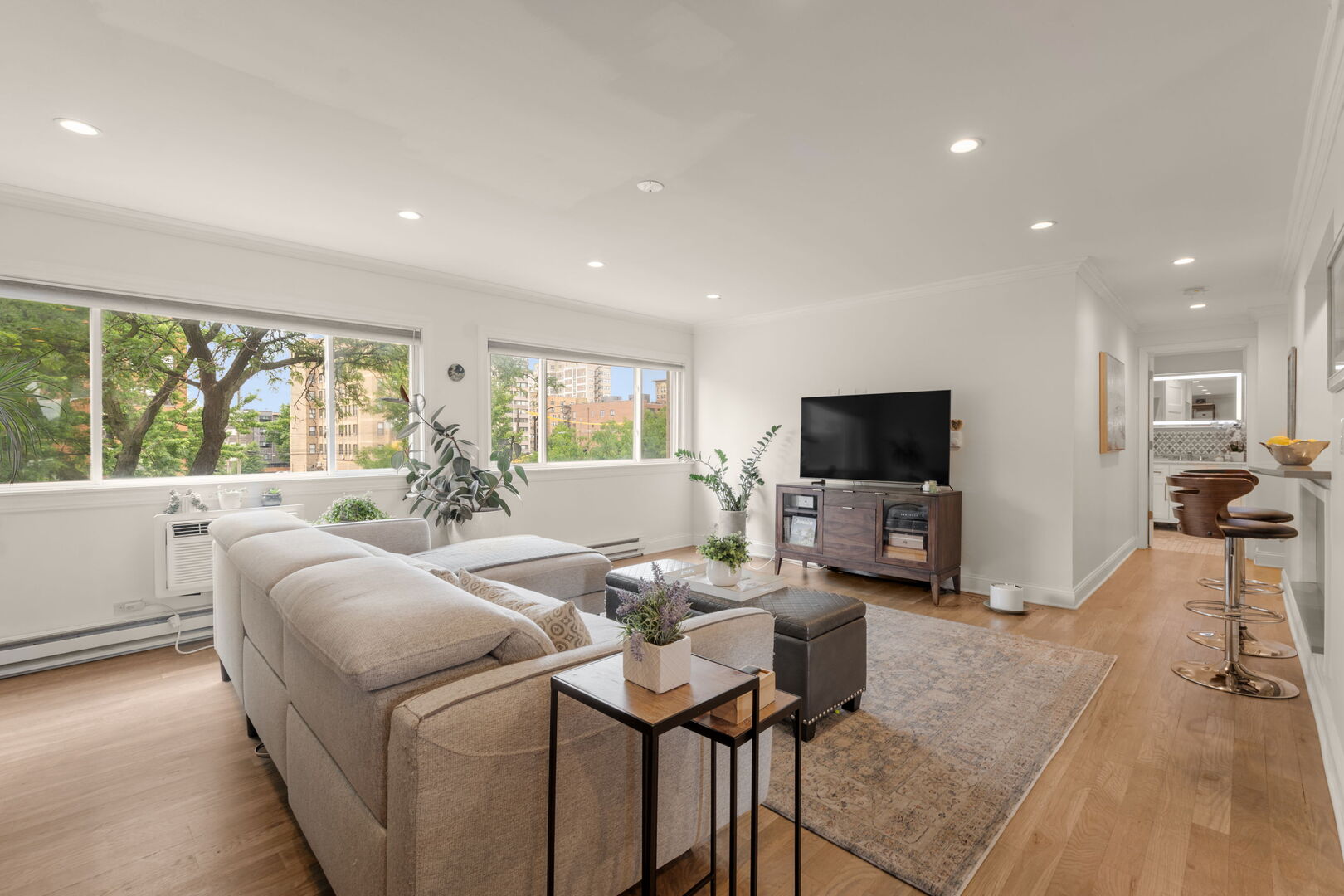6121 N Sheridan Road Unit: 3A