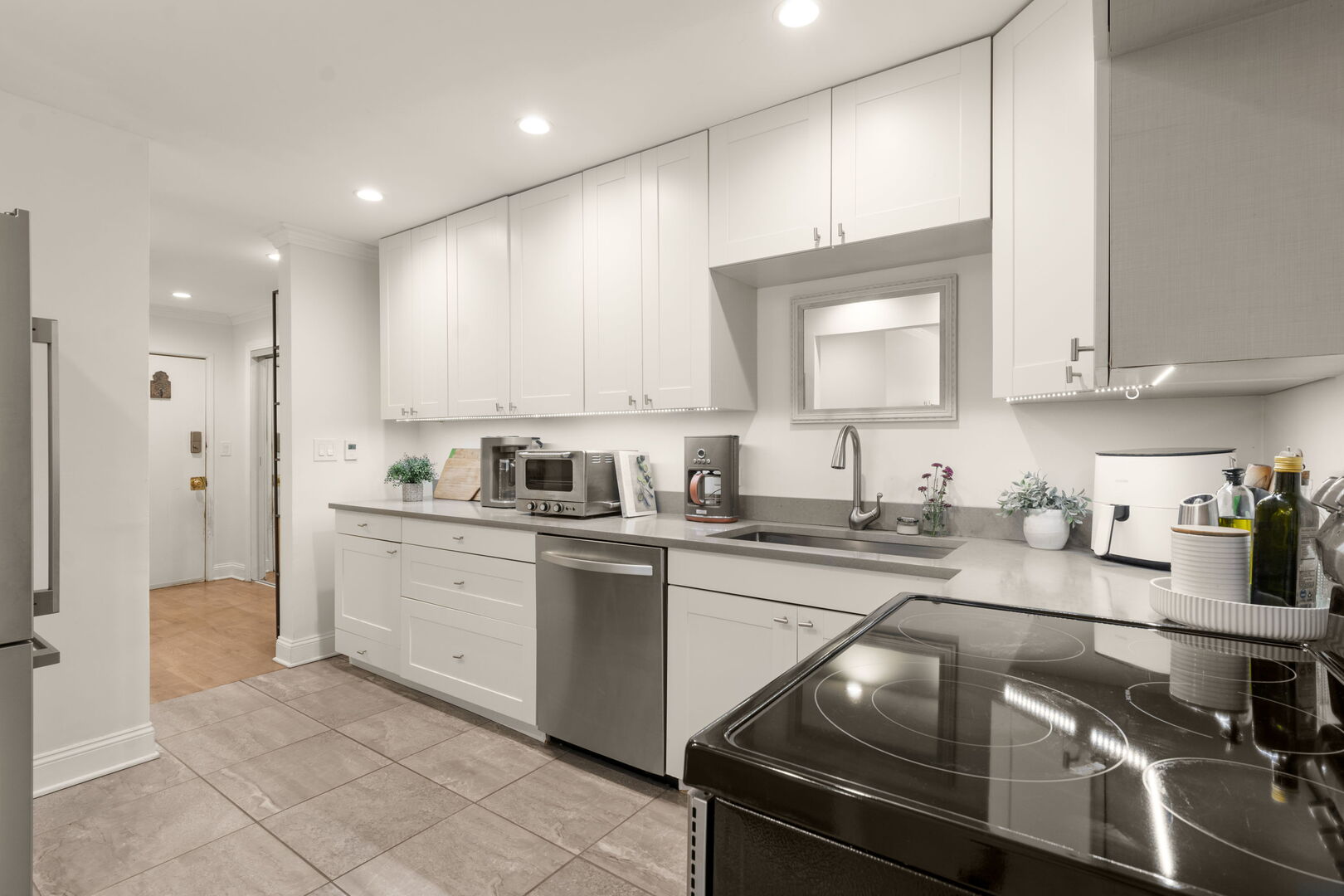 6121 N Sheridan Road Unit: 3A