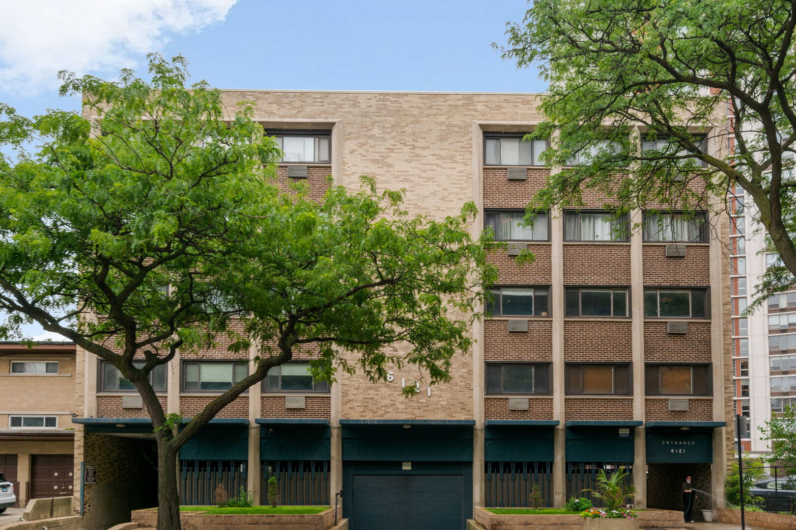 6121 N Sheridan Road Unit: 3A
