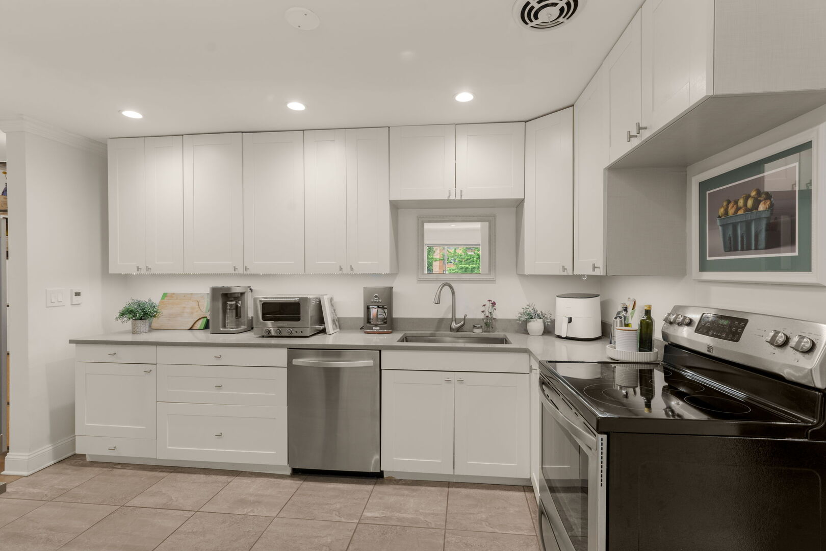 6121 N Sheridan Road Unit: 3A