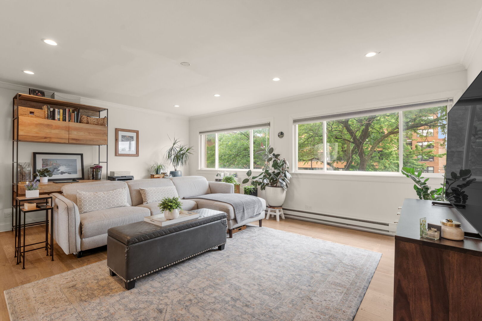 6121 N Sheridan Road Unit: 3A