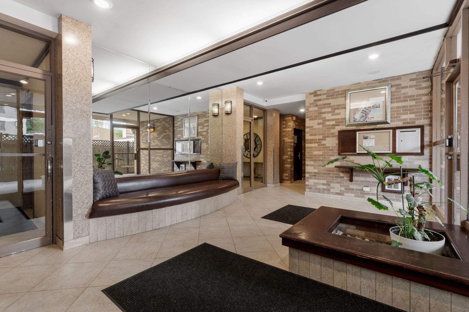 6121 N Sheridan Road Unit: 3A