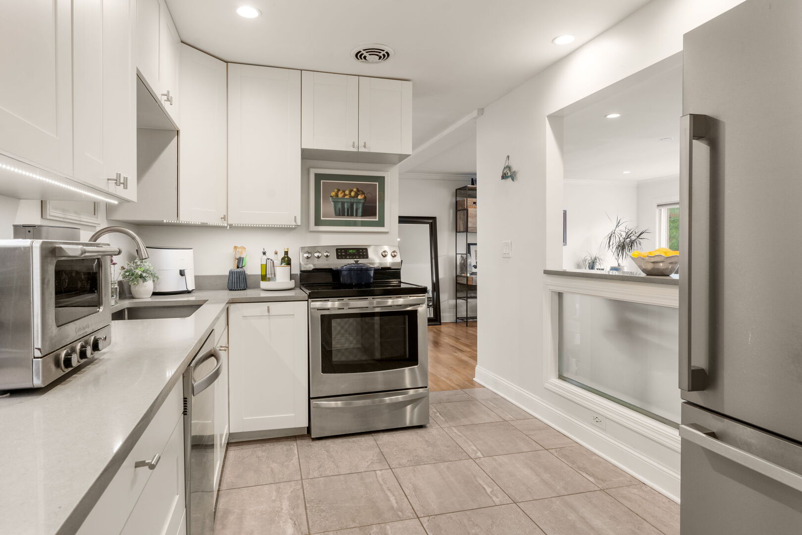 6121 N Sheridan Road Unit: 3A