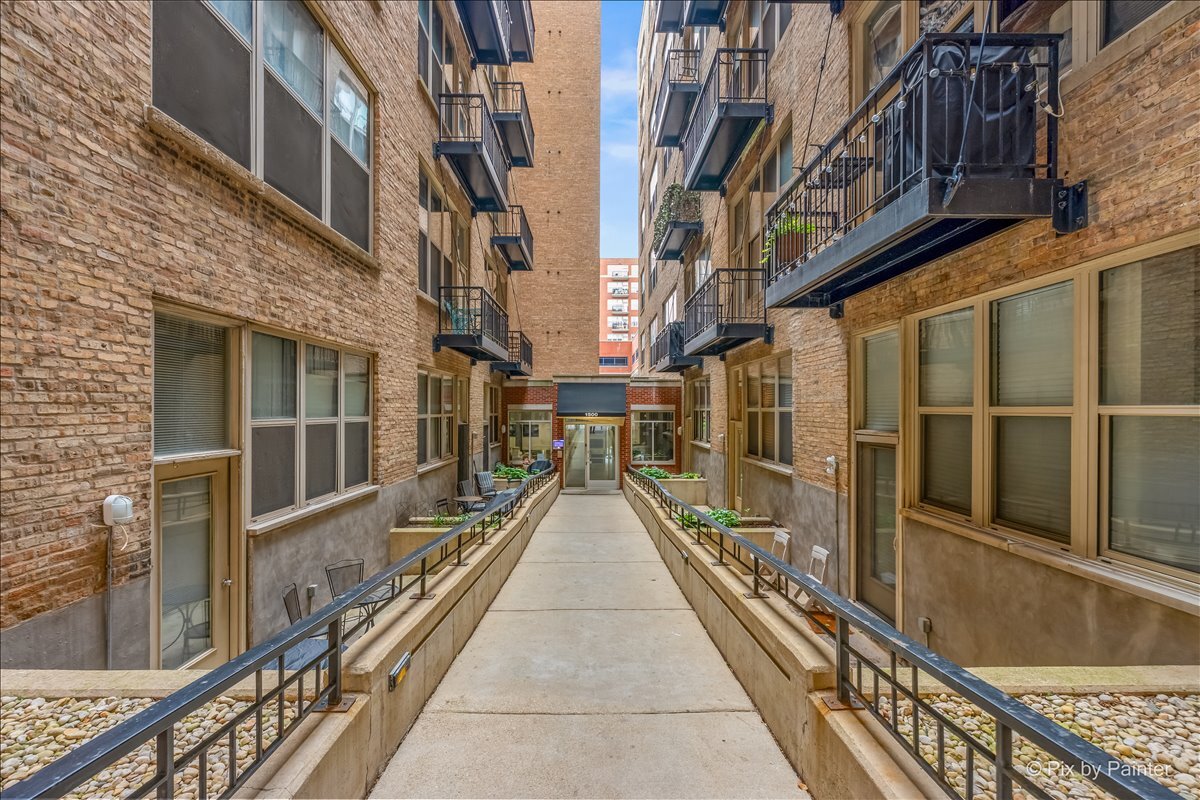 1500 W MONROE Street Unit: 422