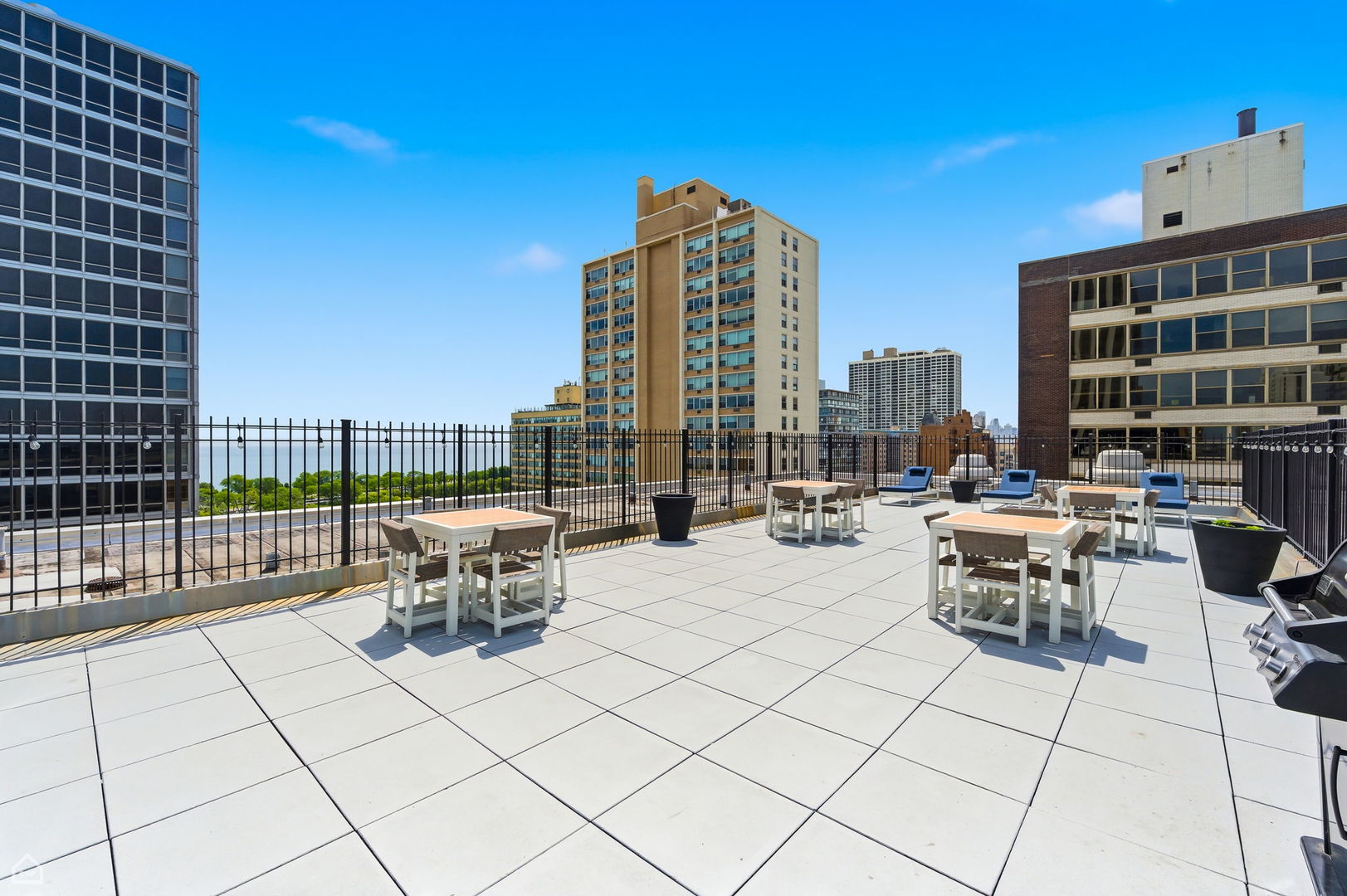 3033 N Sheridan Road Unit: 1609