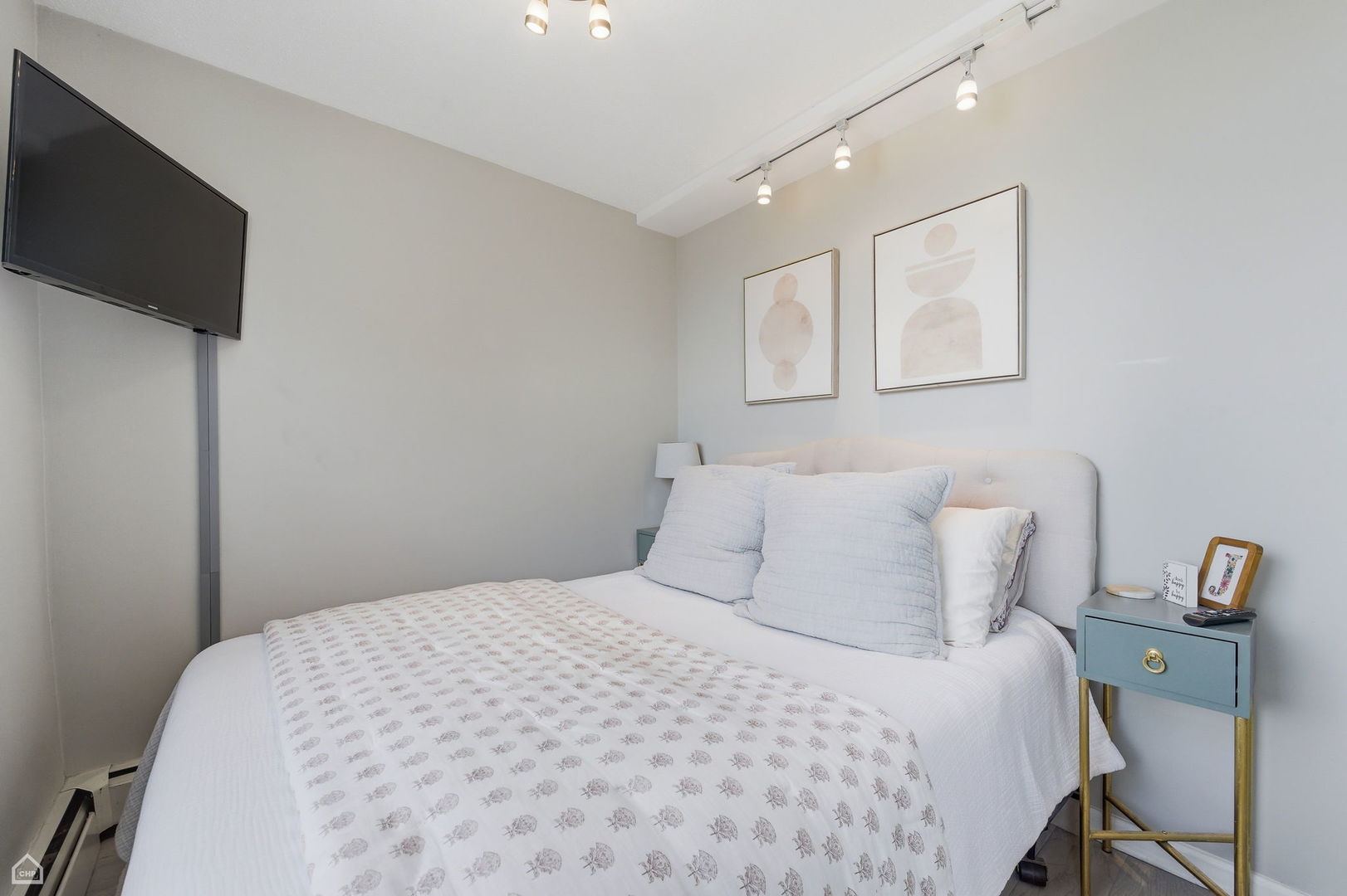 3033 N Sheridan Road Unit: 1609