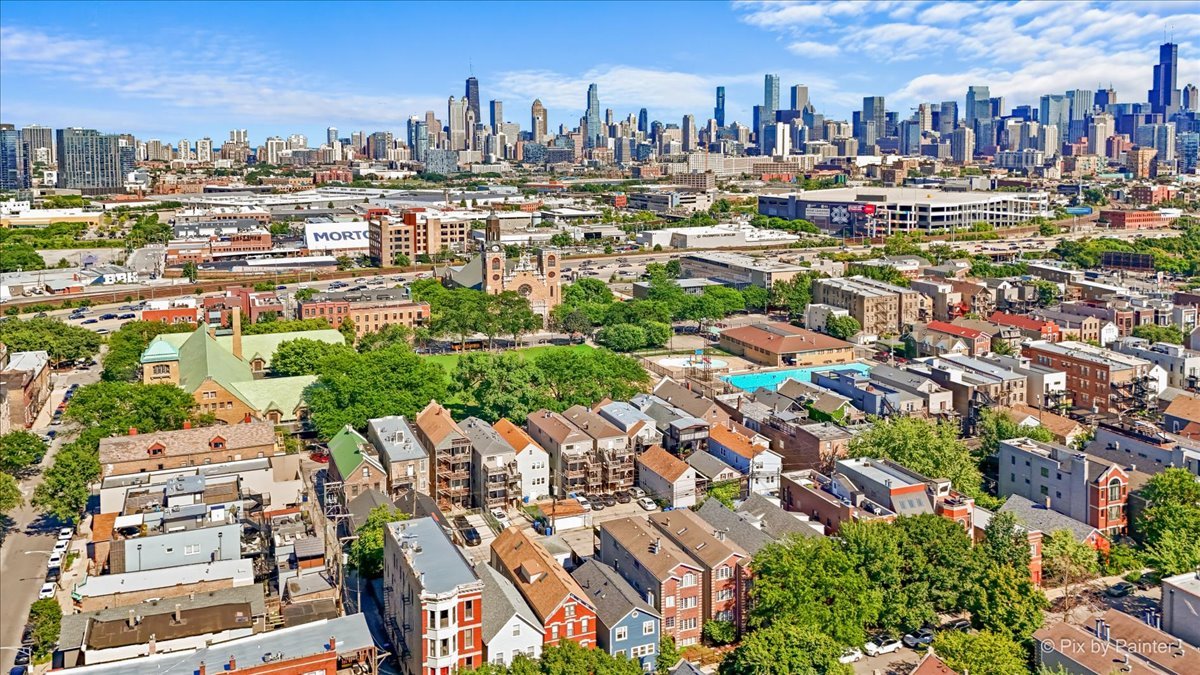 1347 N Greenview Avenue Unit: 1F