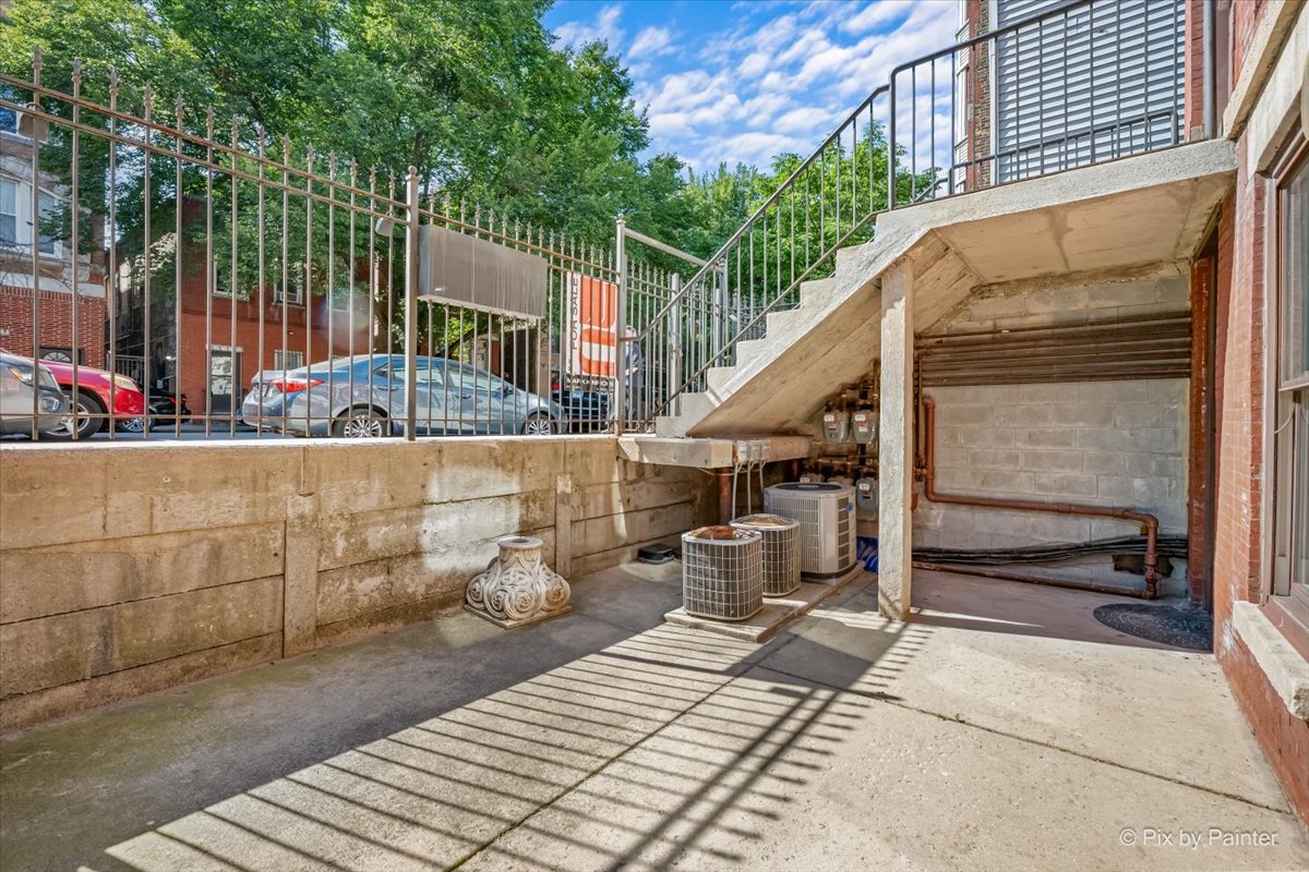 1347 N Greenview Avenue Unit: 1F