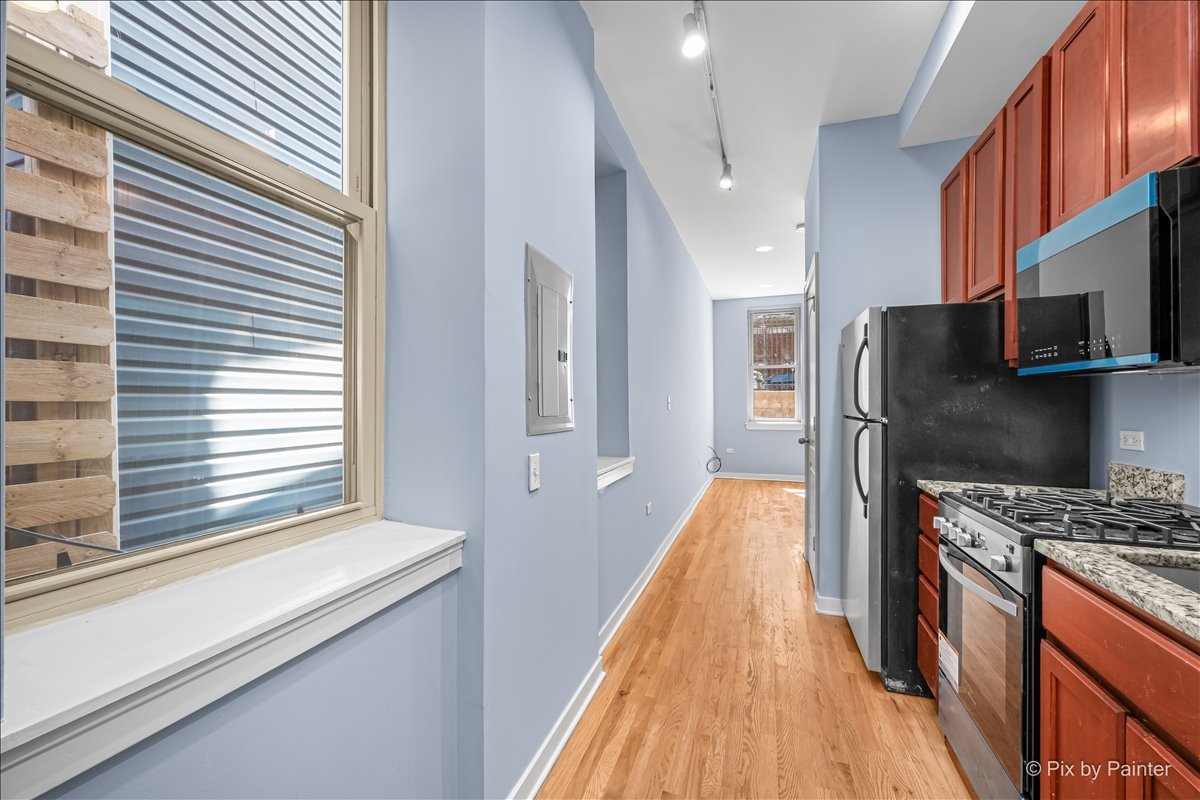 1347 N Greenview Avenue Unit: 1F