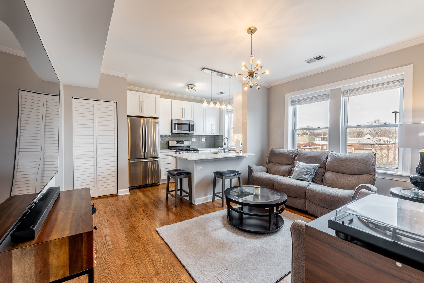 3214 W Berteau Avenue Unit: 2