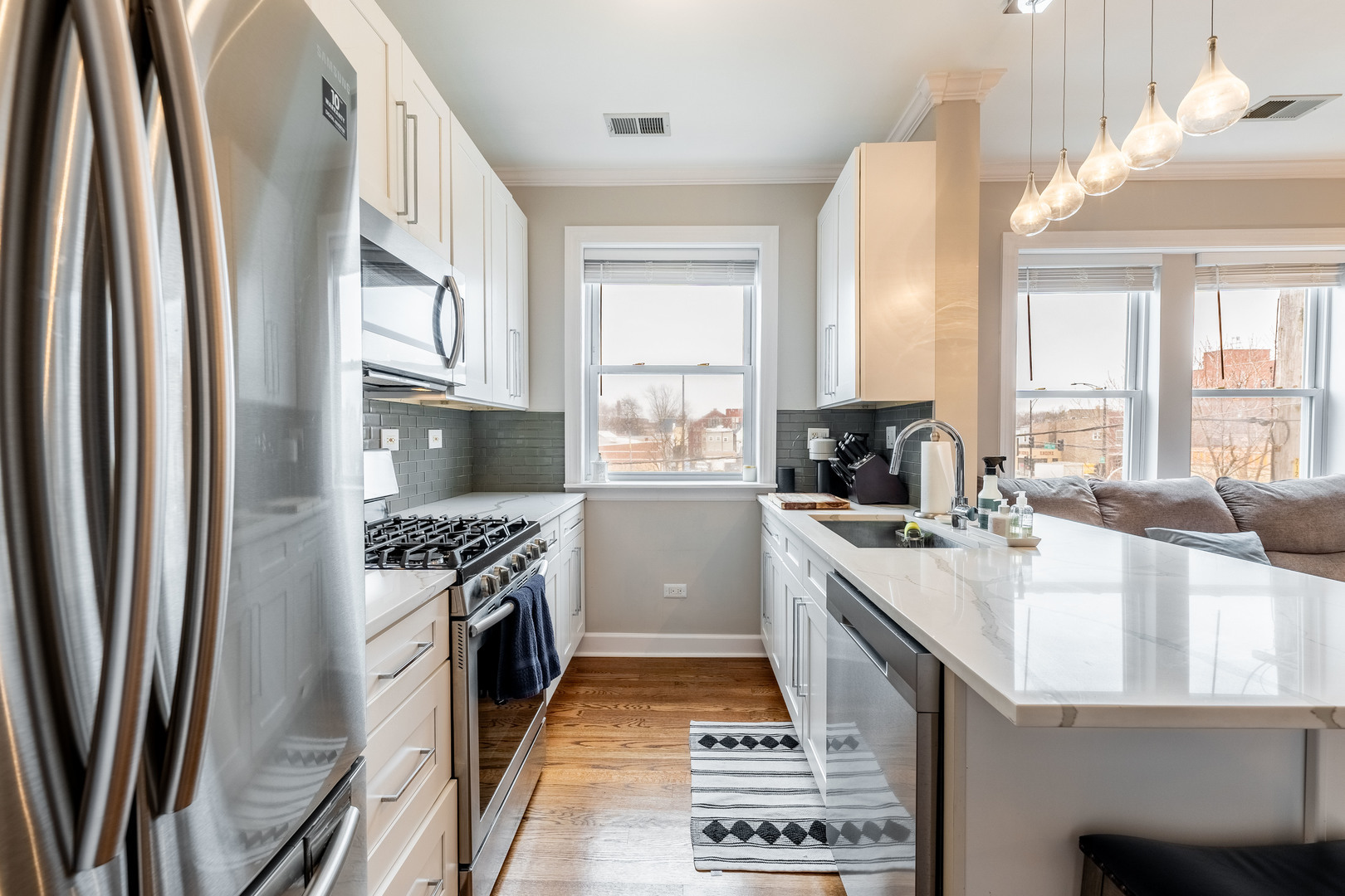 3214 W Berteau Avenue Unit: 2