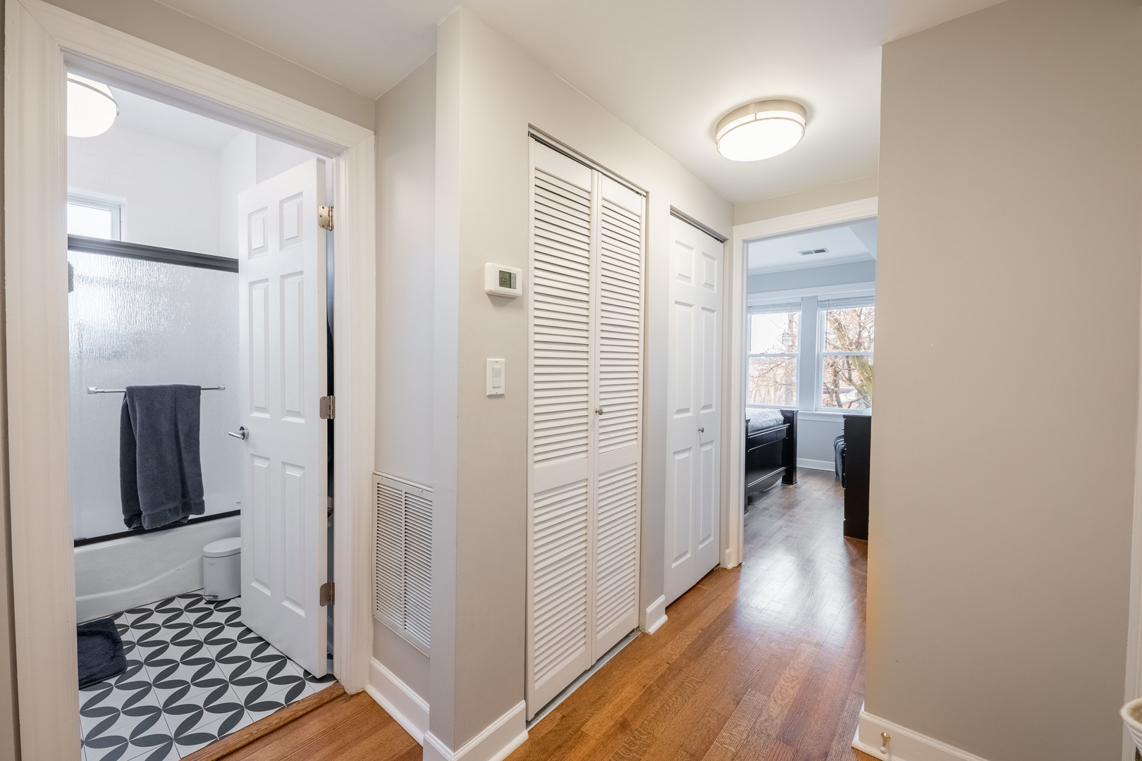 3214 W Berteau Avenue Unit: 2