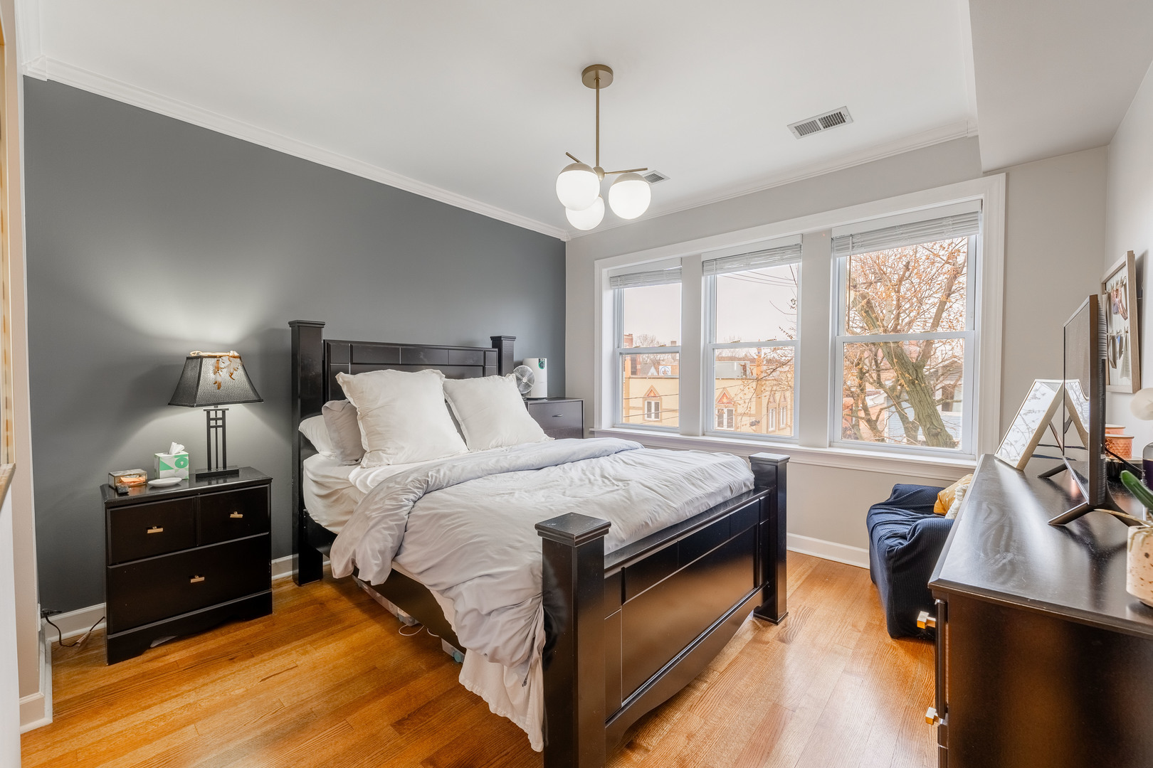 3214 W Berteau Avenue Unit: 2