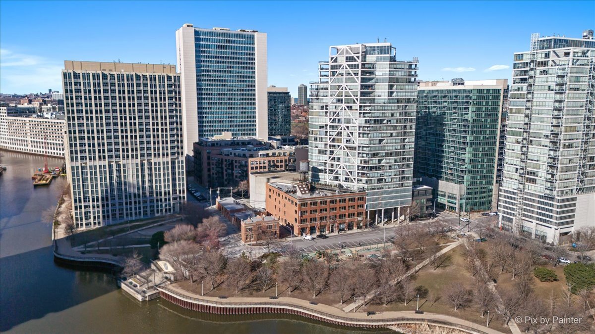 700 N Larrabee Street Unit: 1811