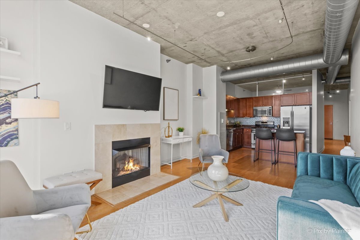 700 N Larrabee Street Unit: 1811