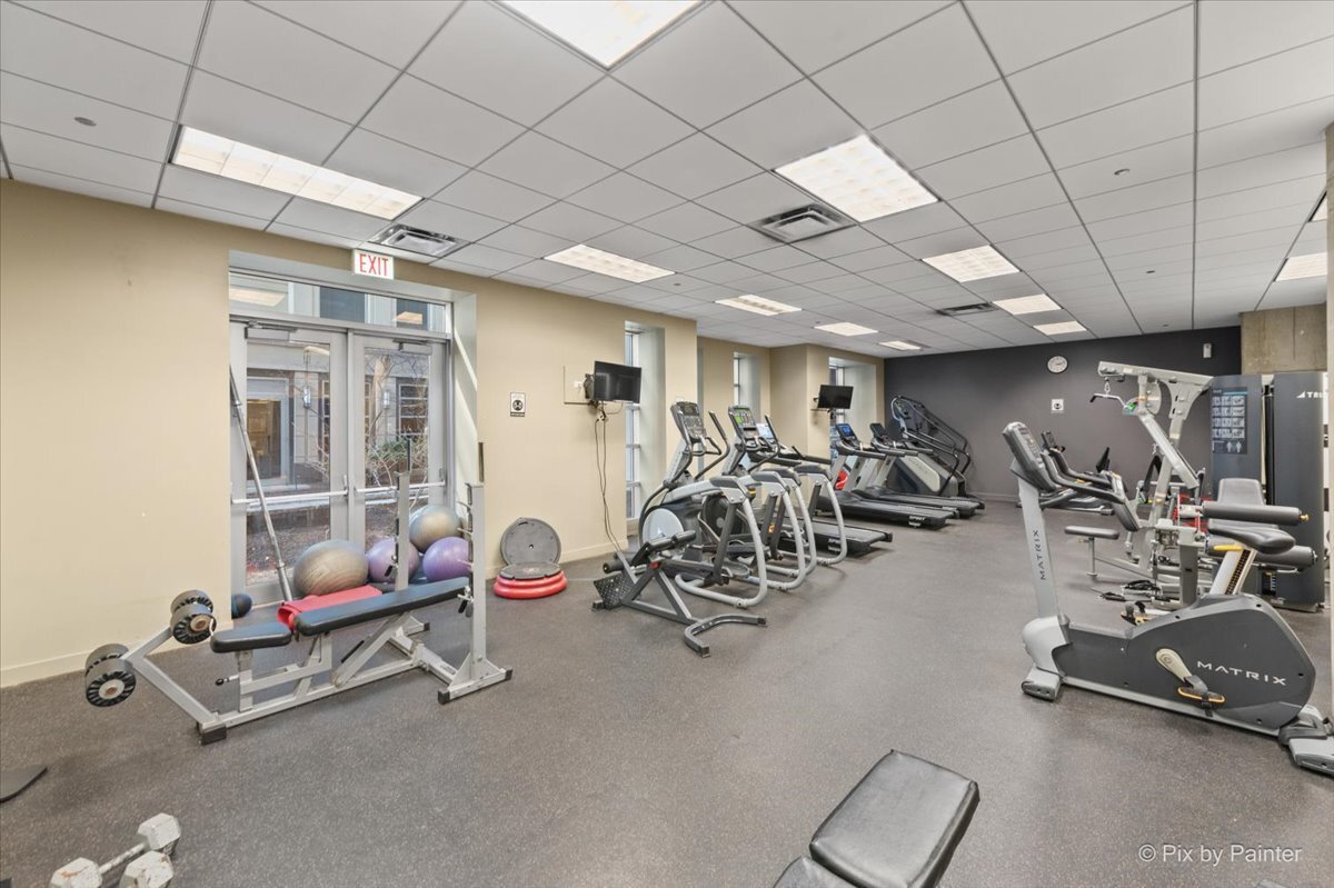 700 N Larrabee Street Unit: 1811
