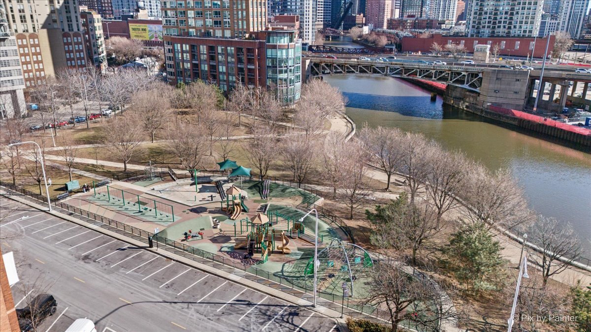 700 N Larrabee Street Unit: 1811