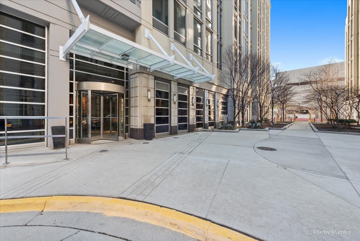 700 N Larrabee Street Unit: 1811