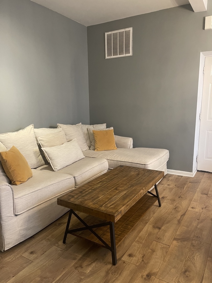 2329 W Huron Street Unit: 1B