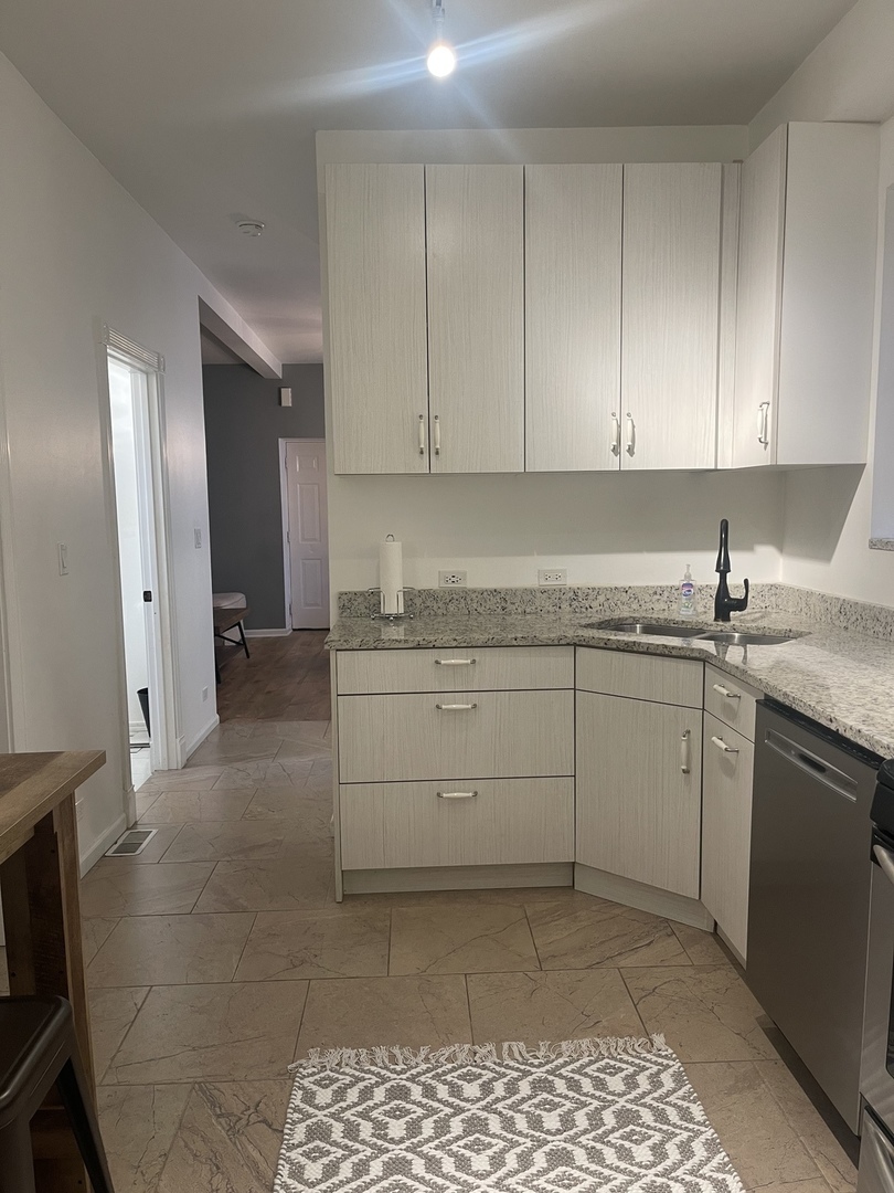 2329 W Huron Street Unit: 1B