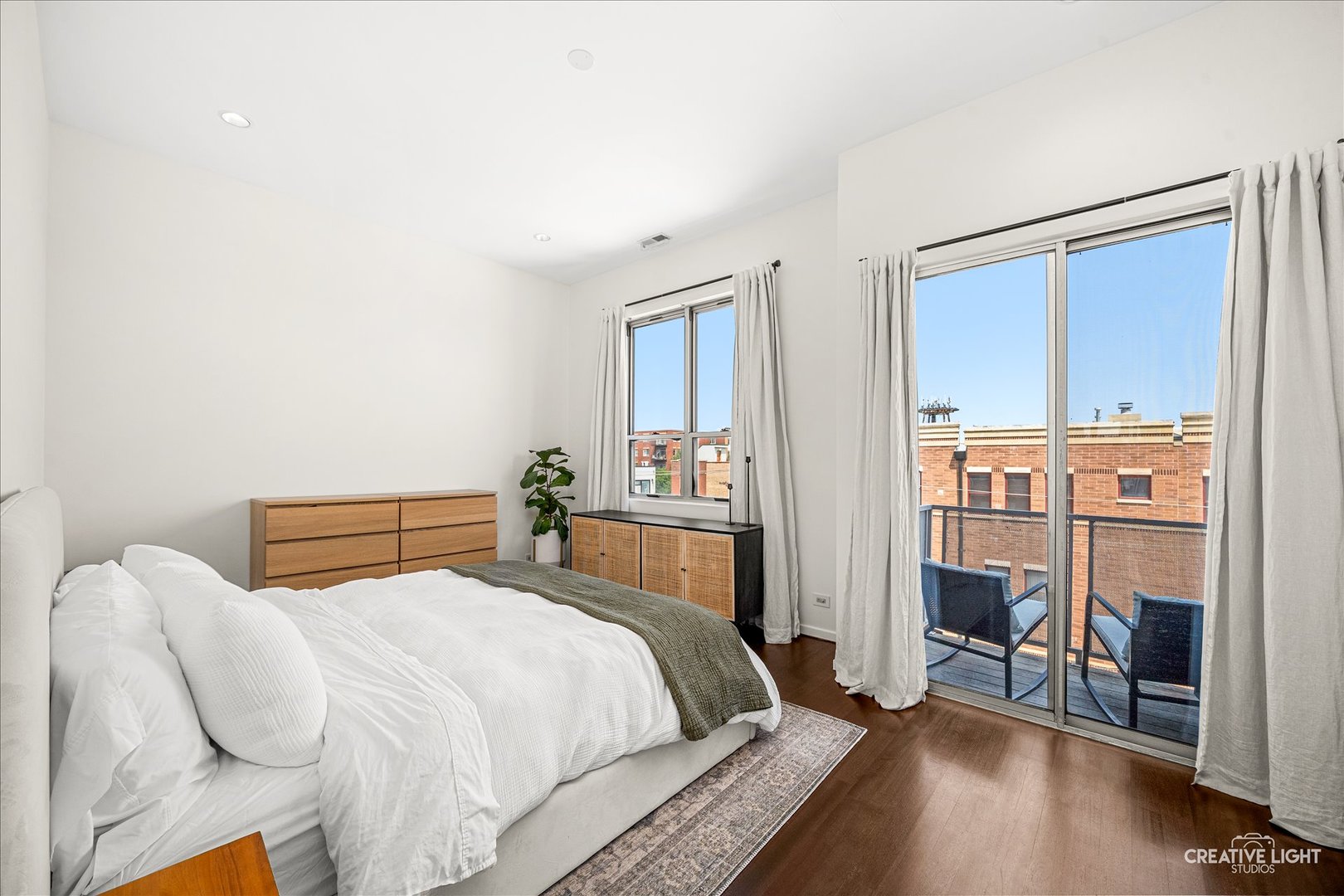 1725 N Western Avenue Unit: 4
