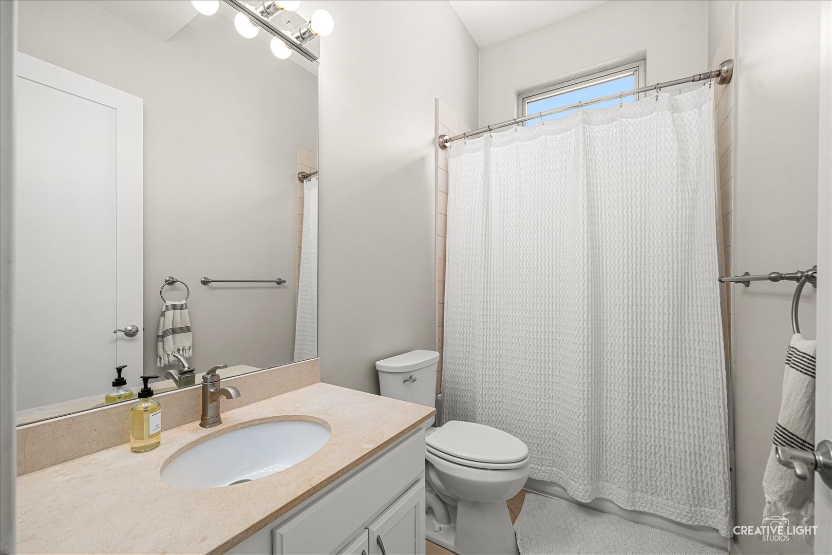 1725 N Western Avenue Unit: 4