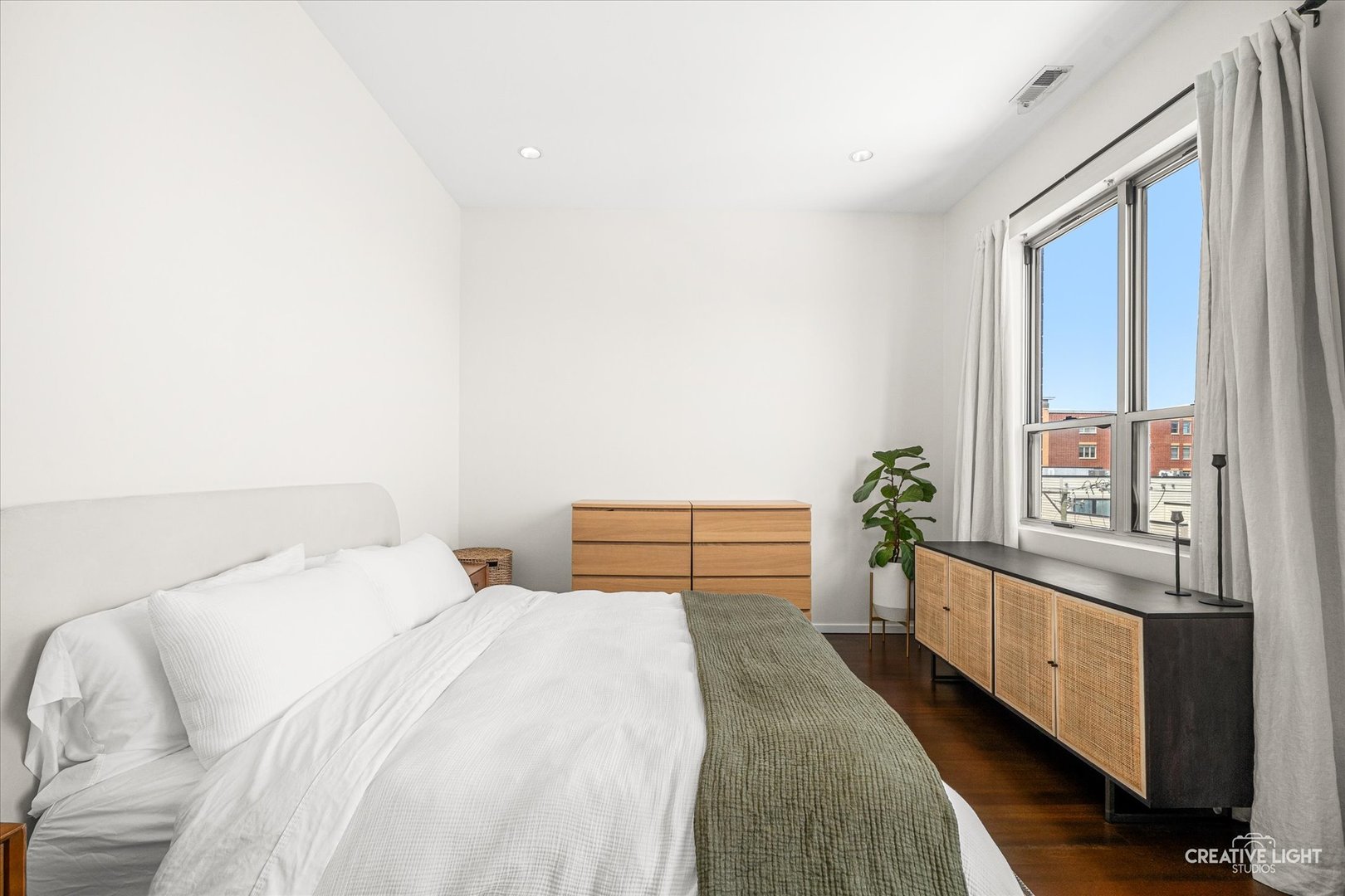 1725 N Western Avenue Unit: 4