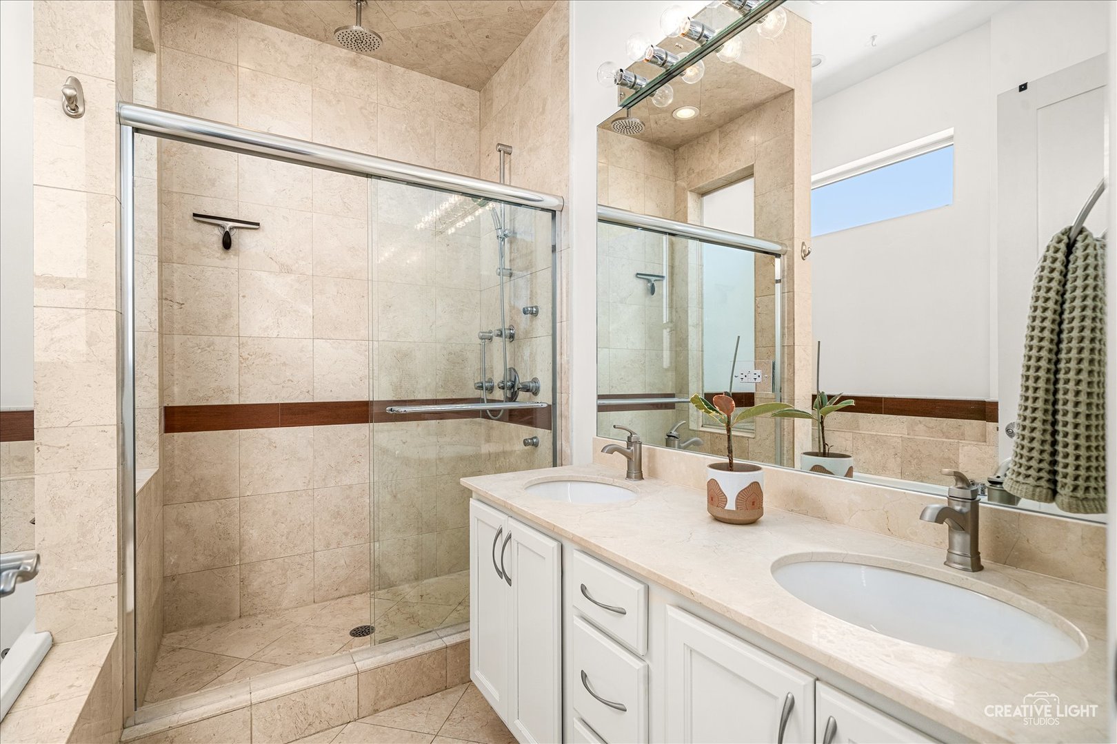 1725 N Western Avenue Unit: 4