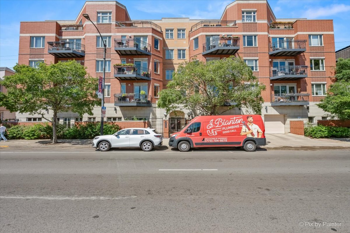 4950 N Western Avenue Unit: 4L