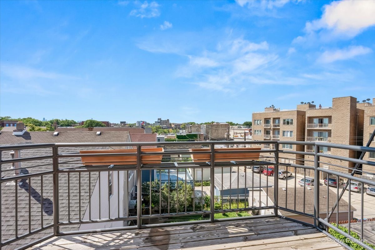 4950 N Western Avenue Unit: 4L