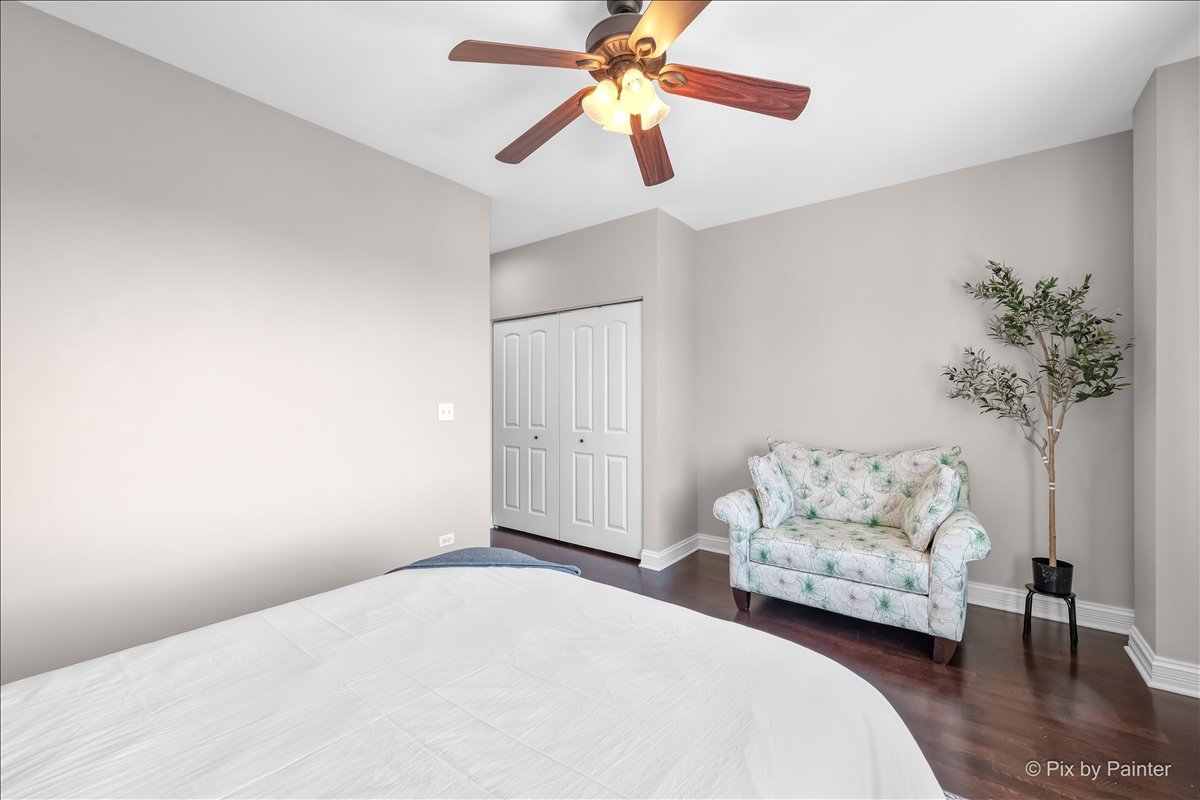 4950 N Western Avenue Unit: 4L