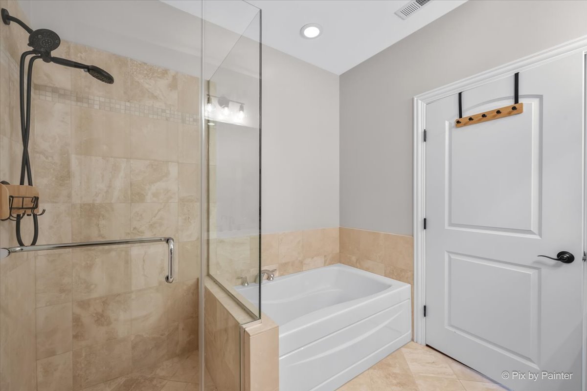 4950 N Western Avenue Unit: 4L