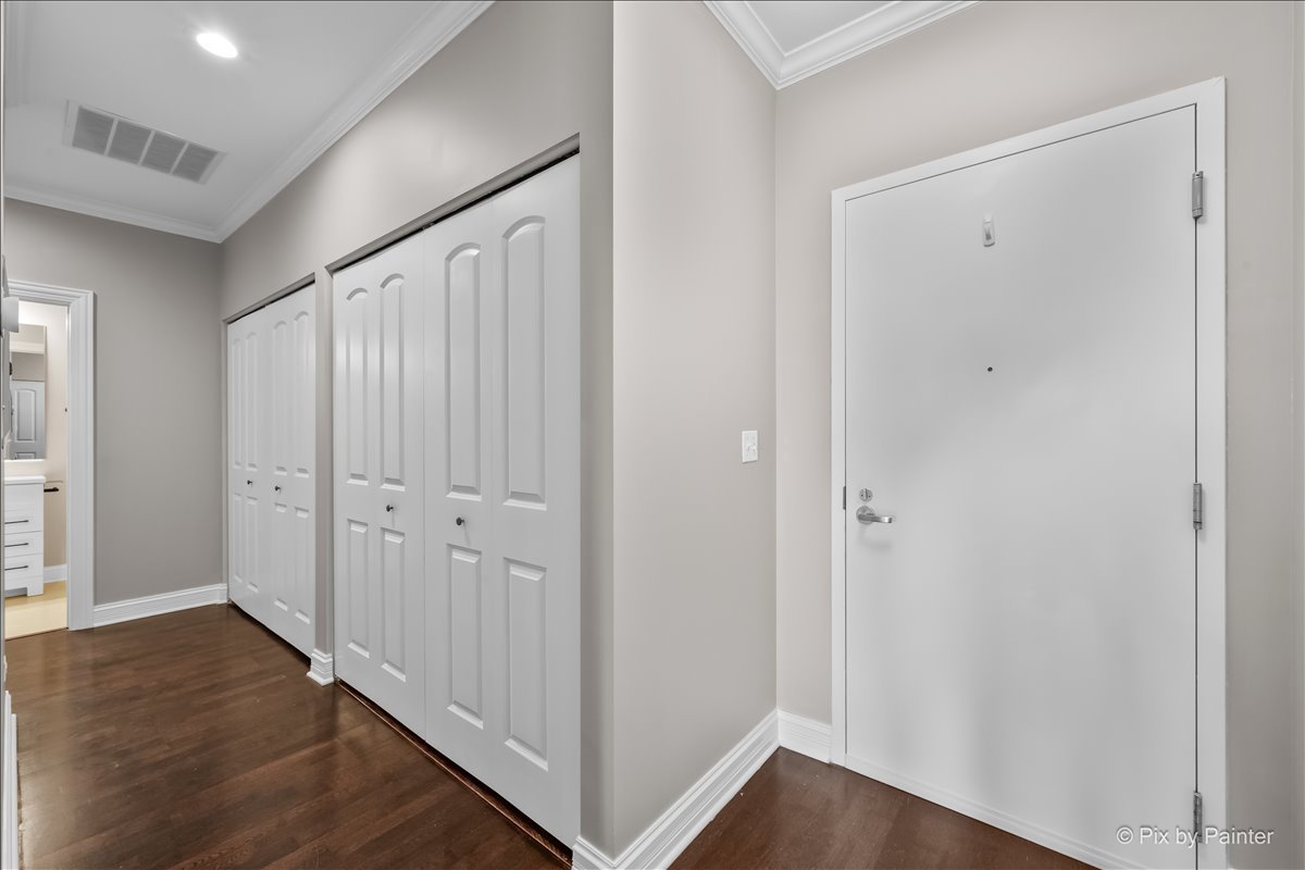 4950 N Western Avenue Unit: 4L